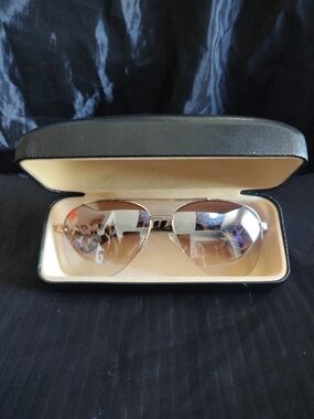 Men's Aviator Sunglasses in Gold with Brown Gradient Lenses W/Case And Cloth Cle